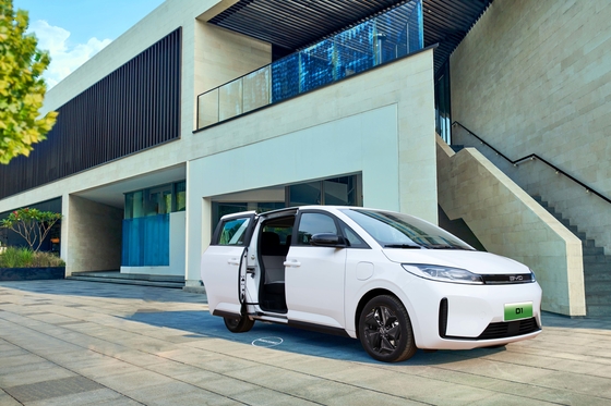BYD Nguyên chất Điện xe tắc xi D1 có phạm vi 418km và cửa trượt điện