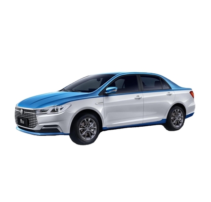 Xe xe tắc xi Qin EV điện thuần túy của BYD có phạm vi 450KM và thân xe hai màu